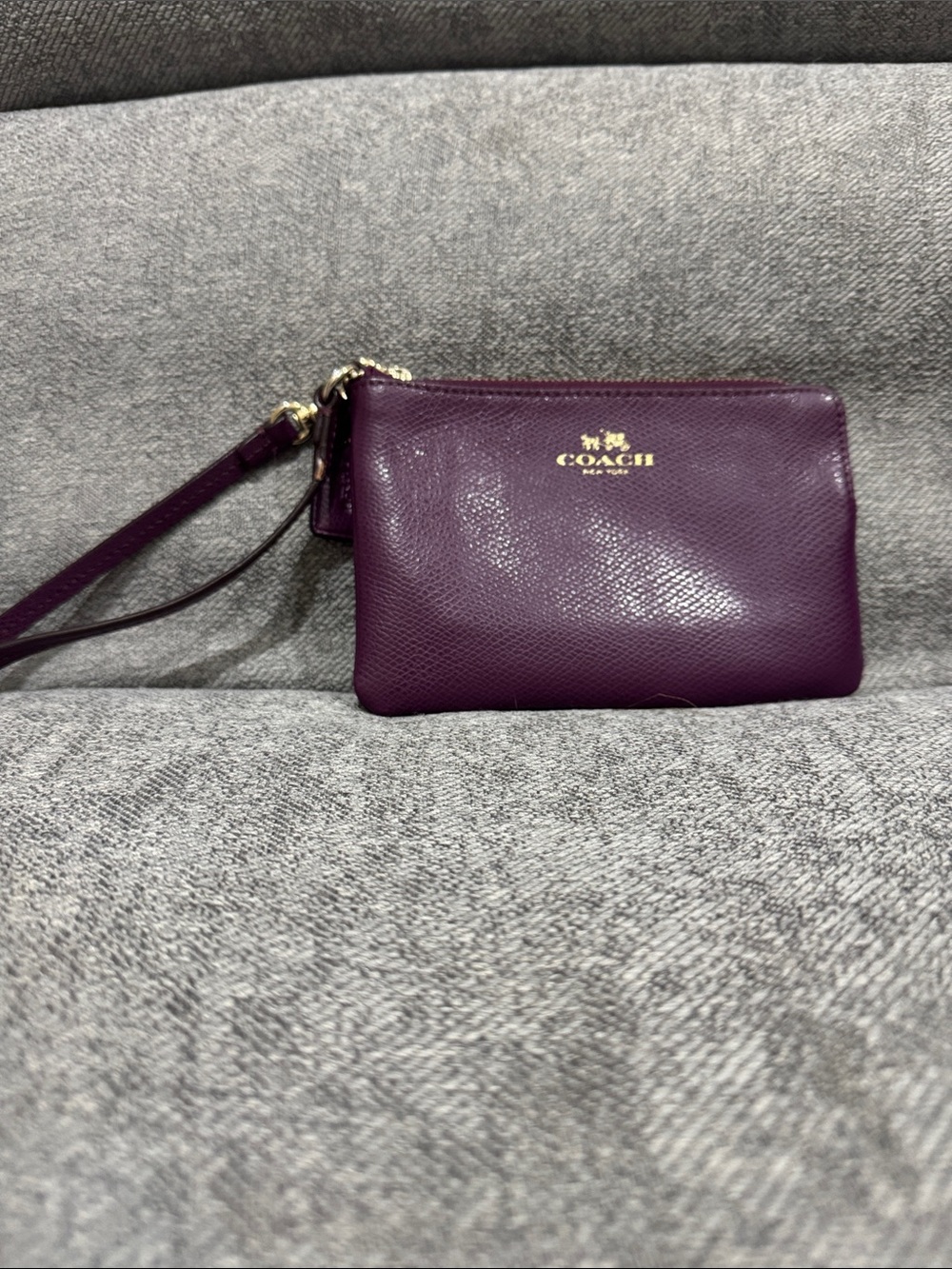 Coach Plum Pebbled Leather Wristlet Zip Pouch Wallet Gold Hardware